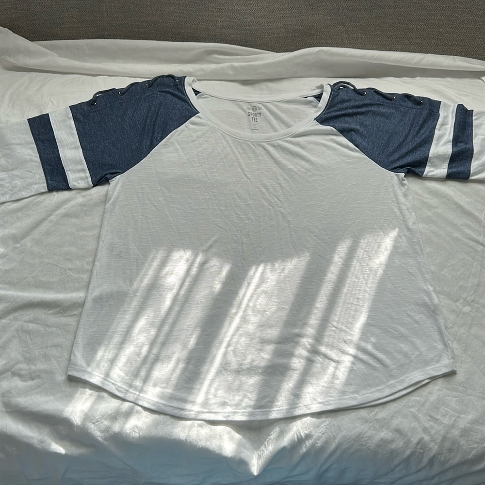 SO sporty tee